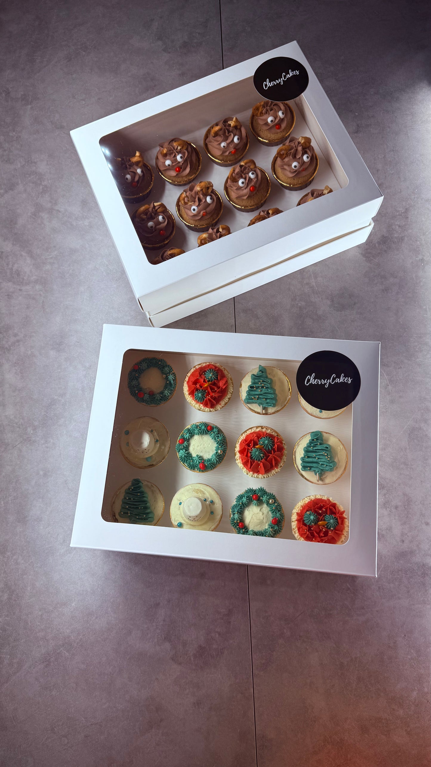 Deluxe Christmas Cupcakes x24